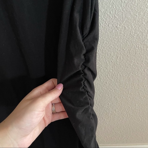 Time & Tru Black Side Ruched V-neck Maternity Top - Picture 13 of 15